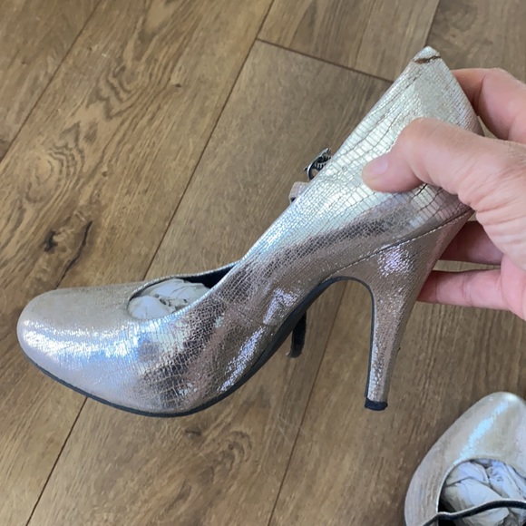 Intermix Pour La Victoire Silver Snake Mary Jane Heels - Picture 5 of 7